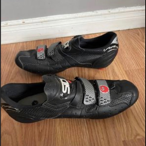 Boys size 5 mountain bike shoes - Picture 3 of 6